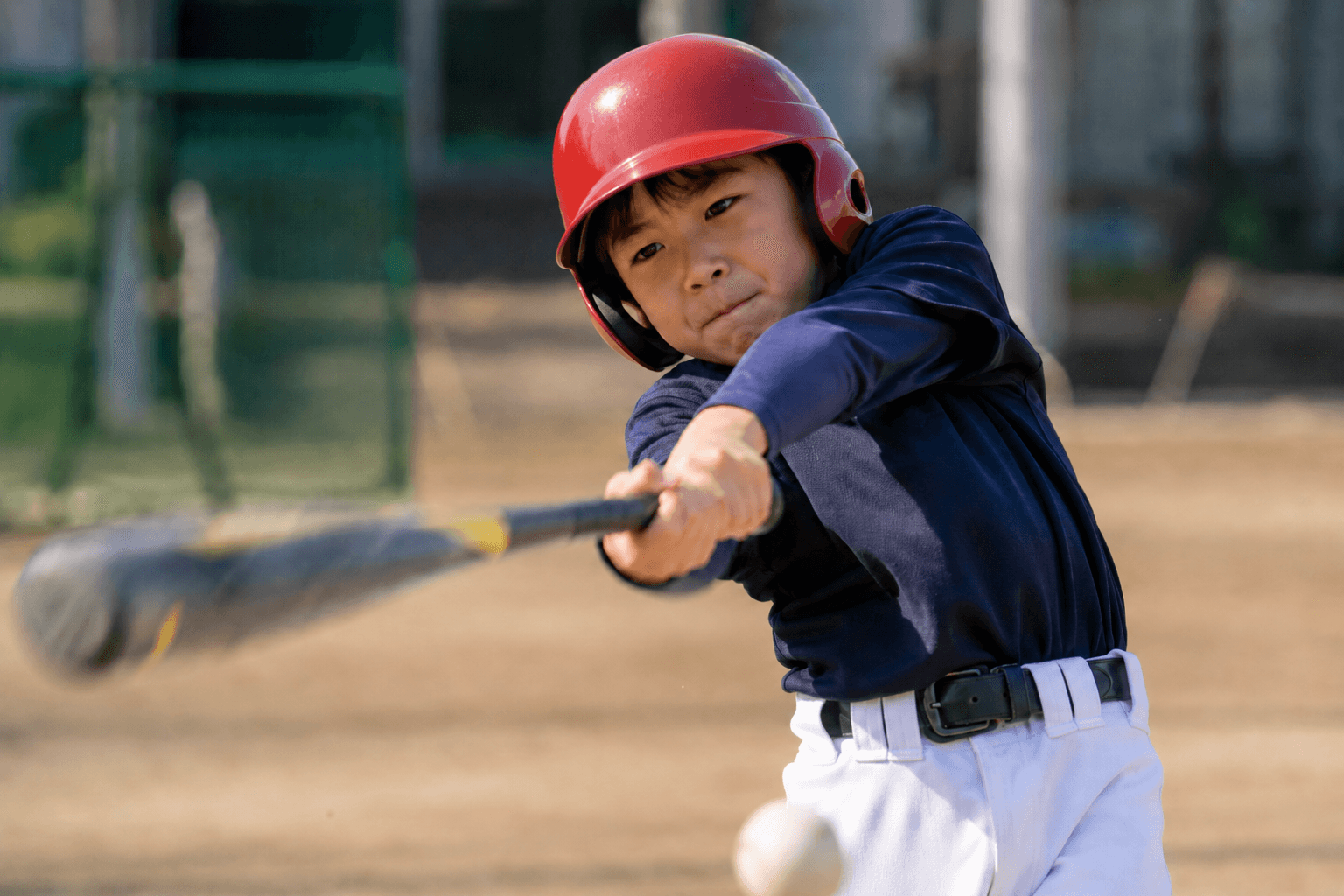 子どもがスポーツをする様子